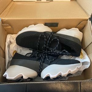 SOREL Kinetic Impact Sneaker NWT Size 7 Black